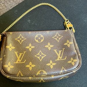 Louis Vuitton mini Pushete pouch